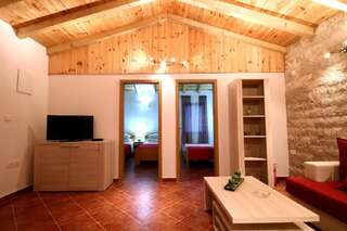 Гостевой дом Guest House Harmonia Свети-Стефан Дом для отпуска с 2 спальнями с видом на бассейн-3