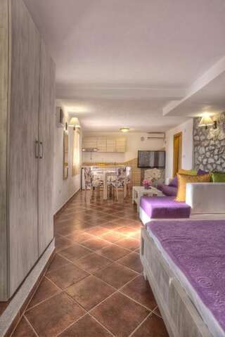 Гостевой дом Guest House Harmonia Свети-Стефан Семейный номер-студио с видом на море-8