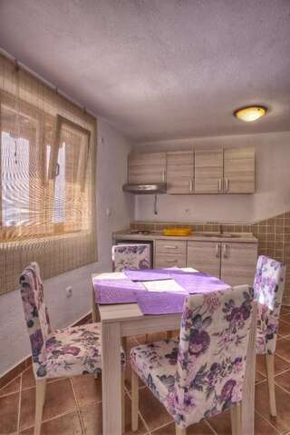 Гостевой дом Guest House Harmonia Свети-Стефан Семейный номер-студио с видом на море-9